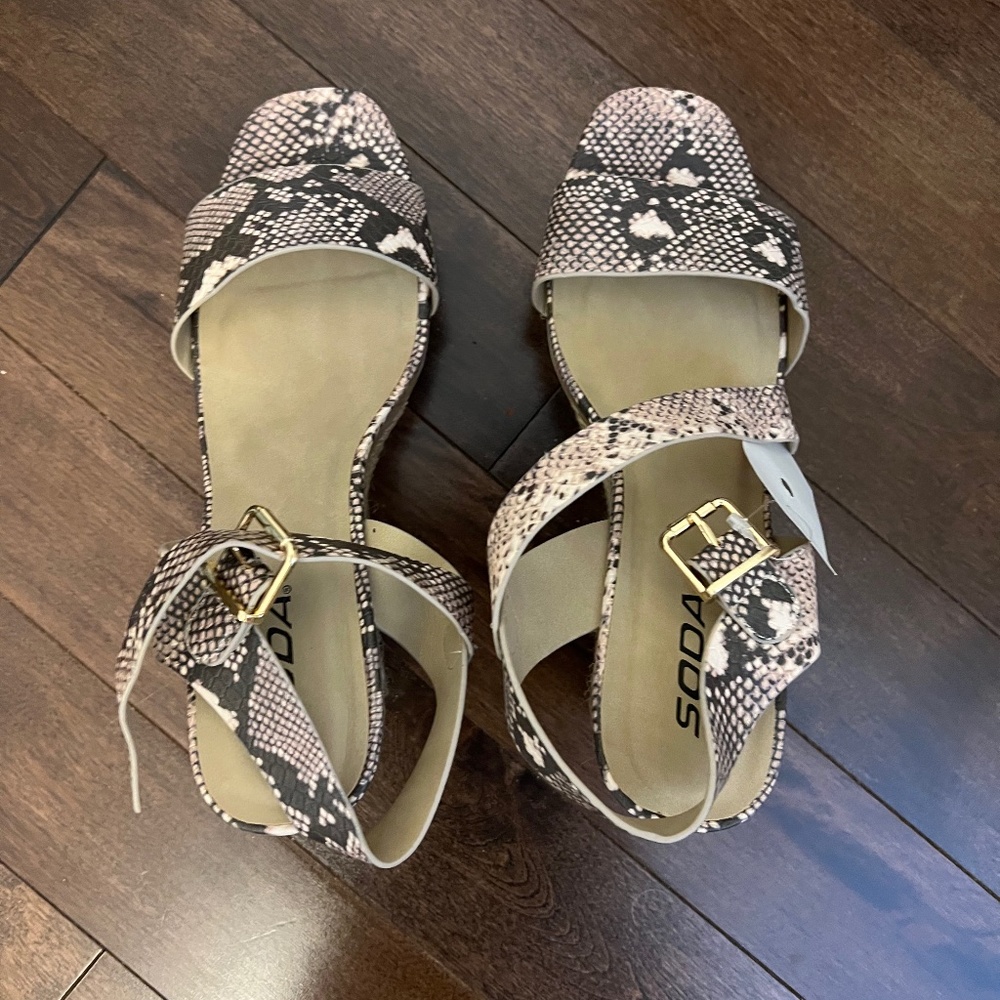 Soda sandals  new